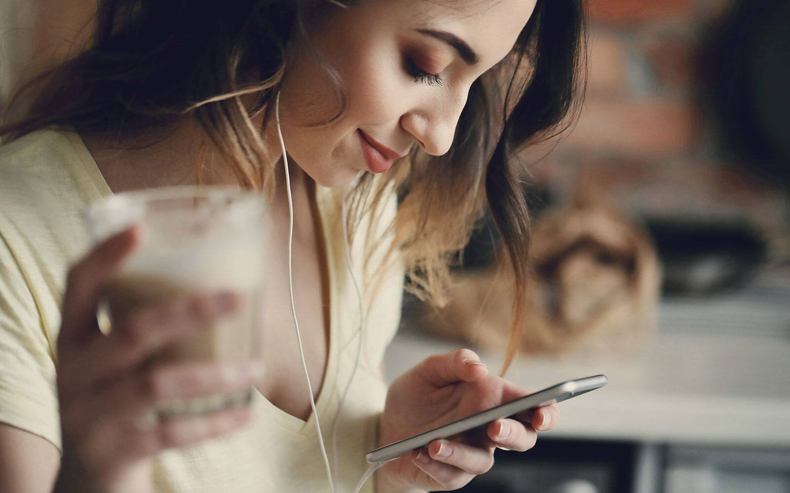 You are currently viewing Woman enjoying ride